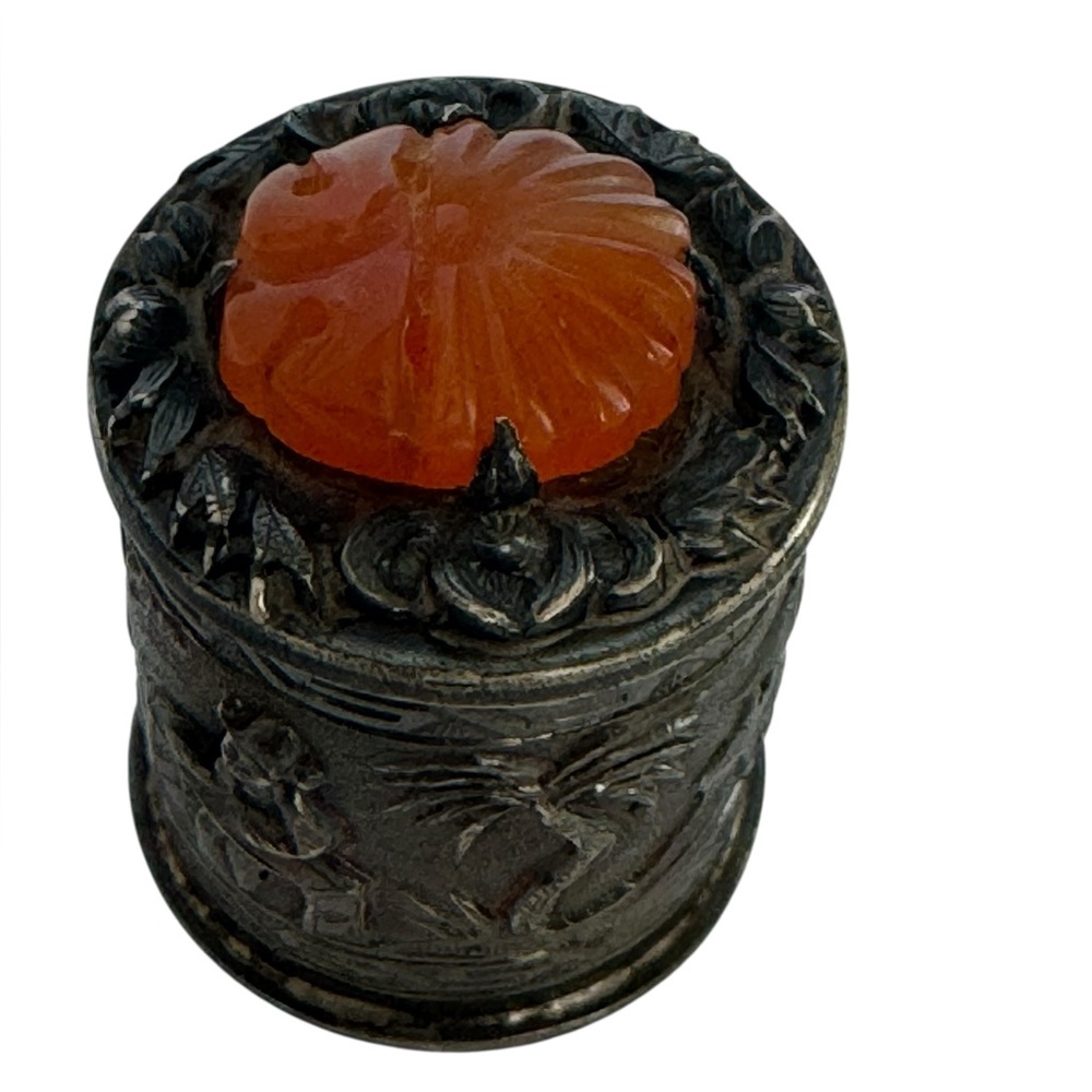 Vintage Chinese Silver Thimble Holder with Carved Carnelian Top - Picture 4 of 10